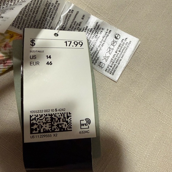 H&M 2 bikini tops - Picture 3 of 4